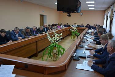 В Шарлыке обсудили ситуацию с оформлением земельных угодий